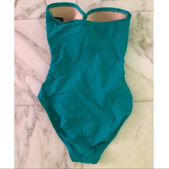 LA BLANCA swimsuit one piece. - Picture 3 of 6